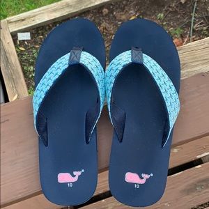 Vineyard vines flip flops.